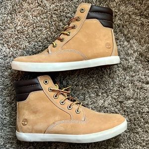 Womens Timberland boots. Size 8.5